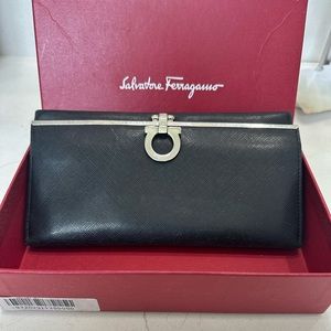 Salvatore ferragamo black continental wallet